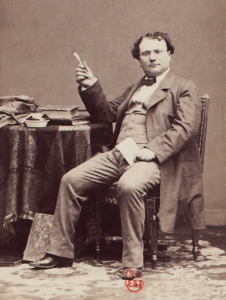 Photographie dans Portraits d'écrivains et hommes de lettres de la seconde moitié du dix-neuvième siècle.